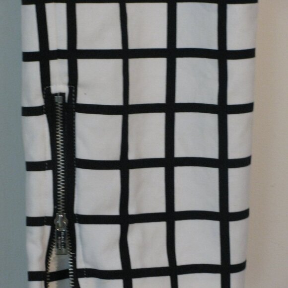 Black Label by Chicos Size 1.5 Large Black White Windowpane Ankle Zipper Leg - Picture 4 of 7